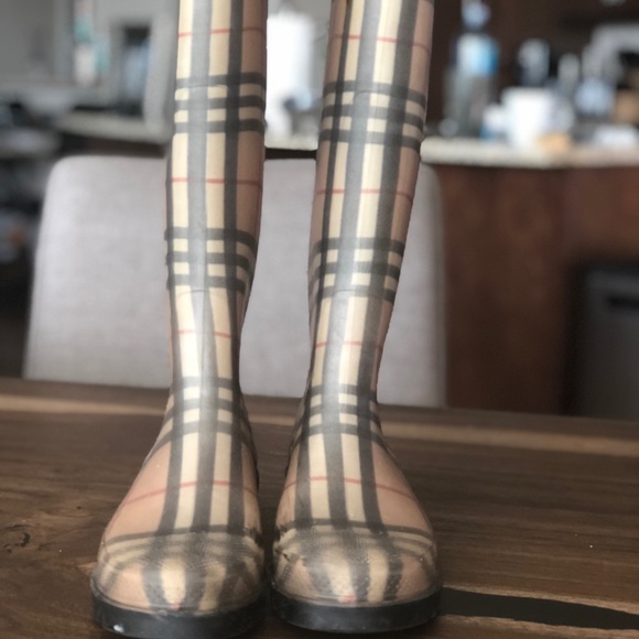 Burberry rain boots size 8 - Picture 2 of 8